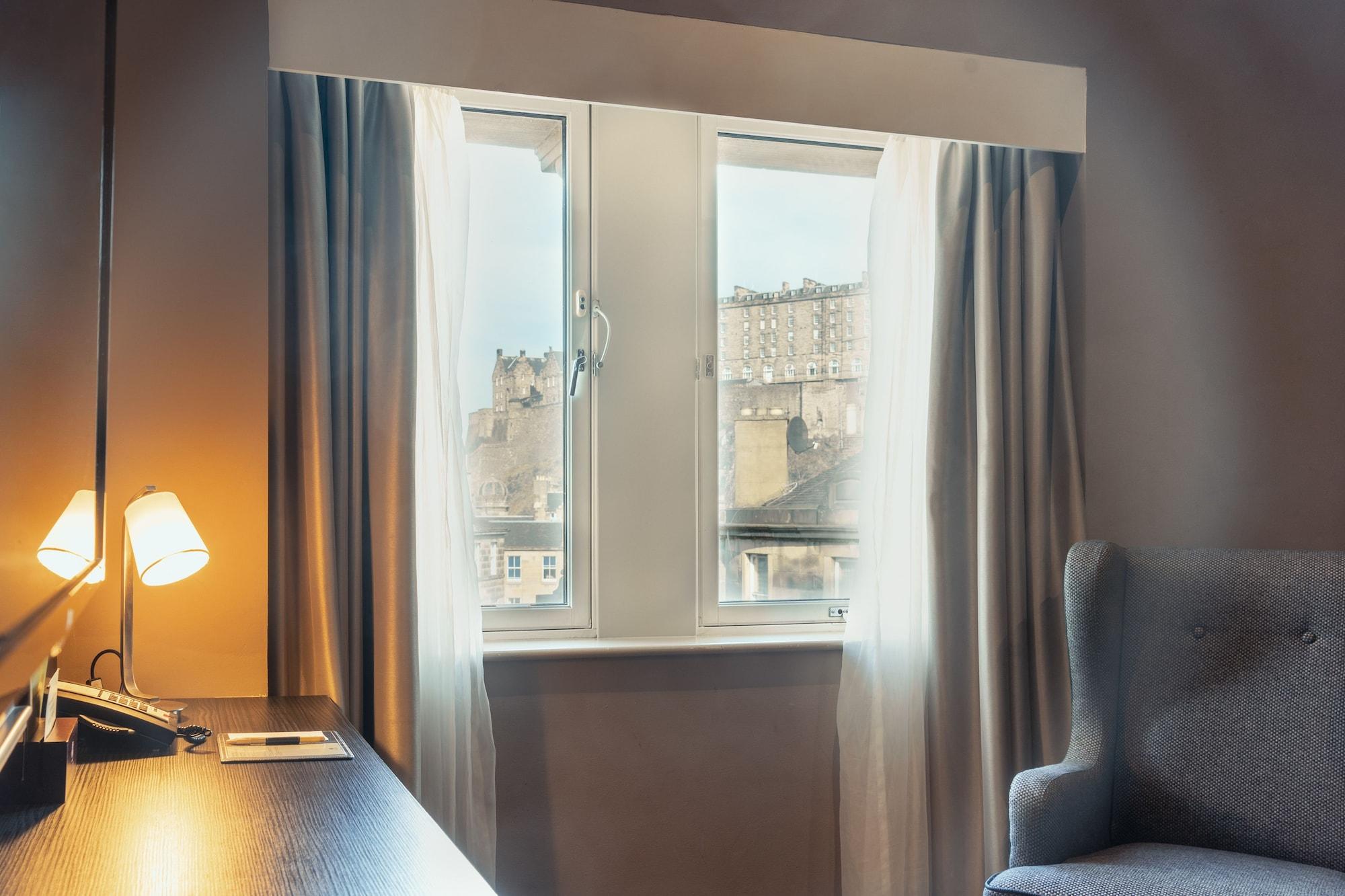Отель Doubletree By Hilton Centre 4*