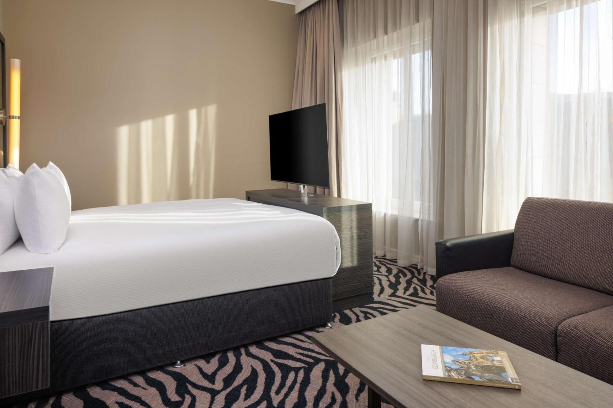 Отель Doubletree By Hilton Centre 4*